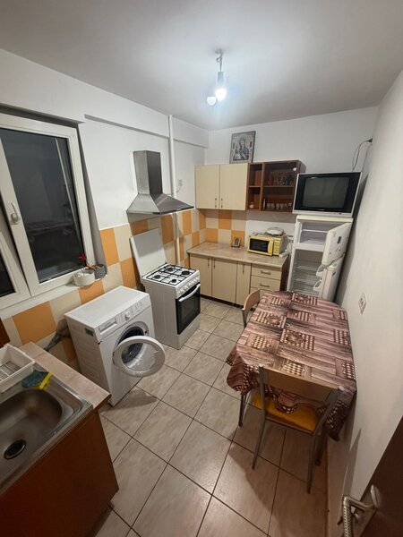 Eroii Revolutiei, 2 camere, decomandat