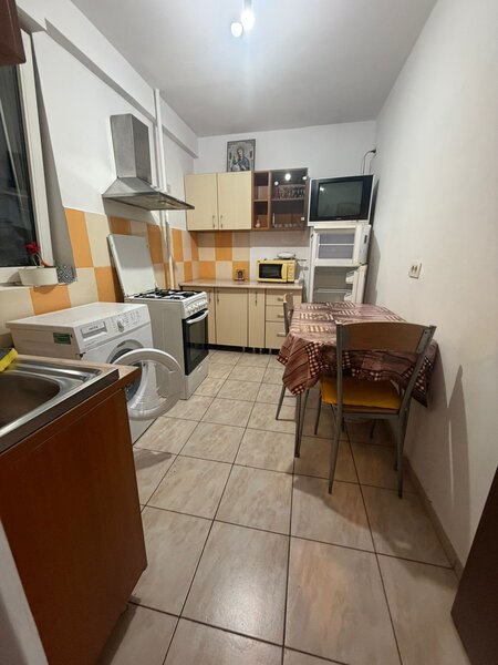 Eroii Revolutiei, 2 camere, decomandat